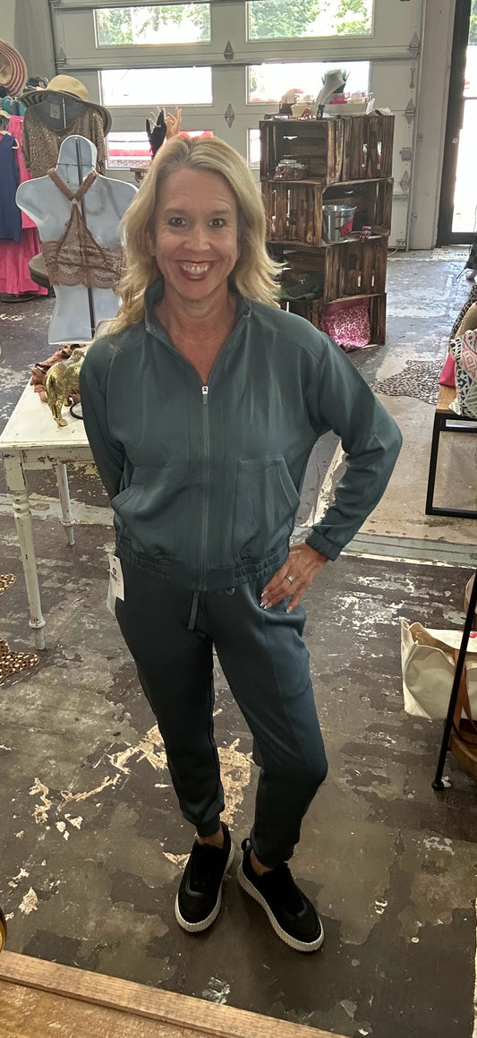 Cuffed Joggers with Zippered Pockets