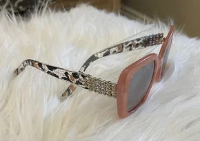 Sunglasses with Animal Print Earpieces